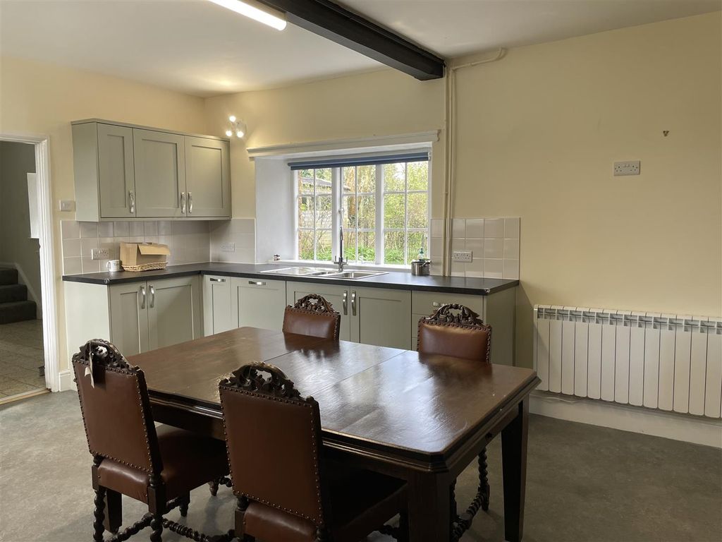 Property photo 3 of 9 Kitchen
