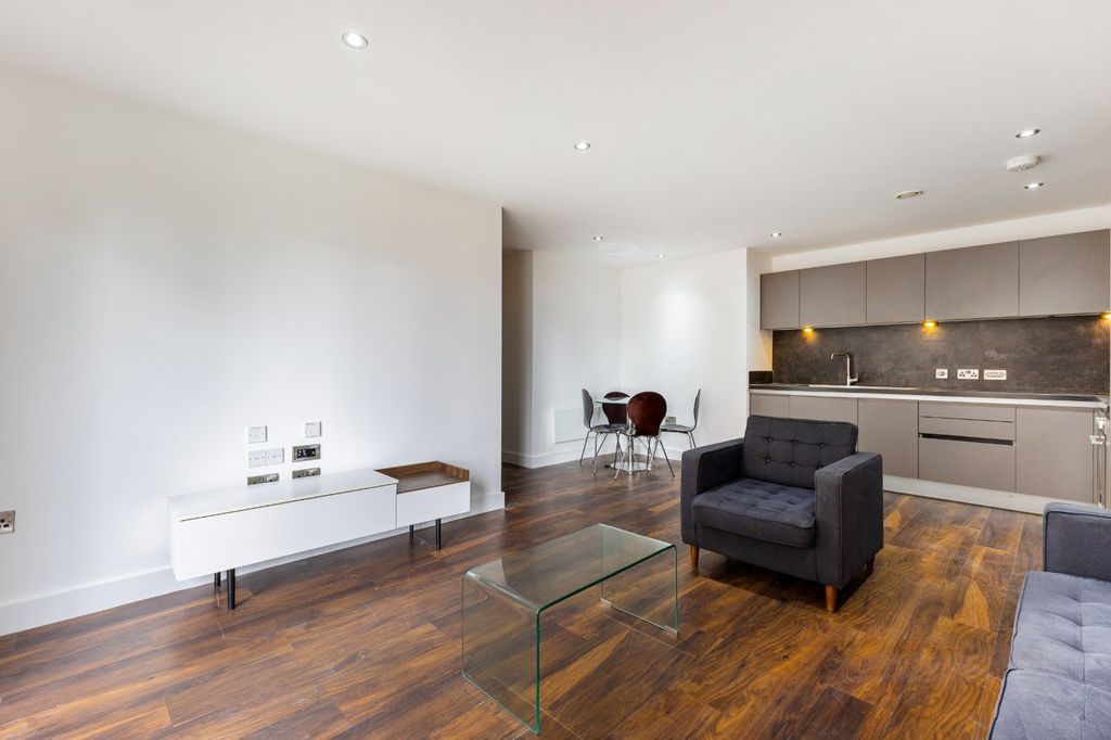 Property photo 3 of 19 Lounge
