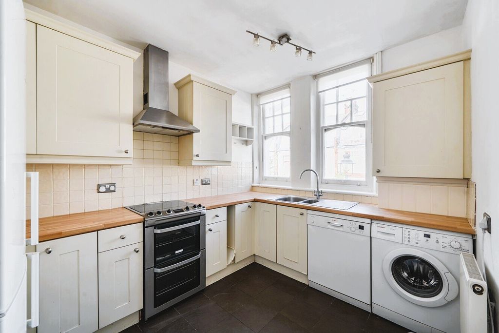 Property photo 2 of 14 Picture No. 23
