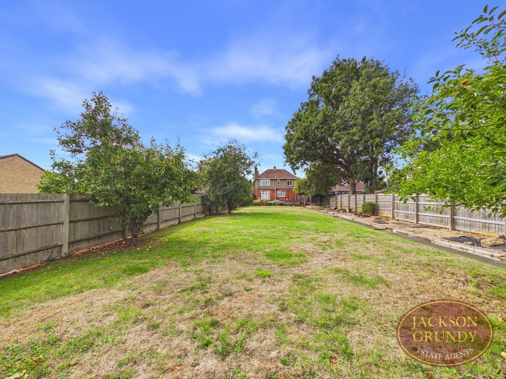 Property photo 2 of 25 Orchard Hill