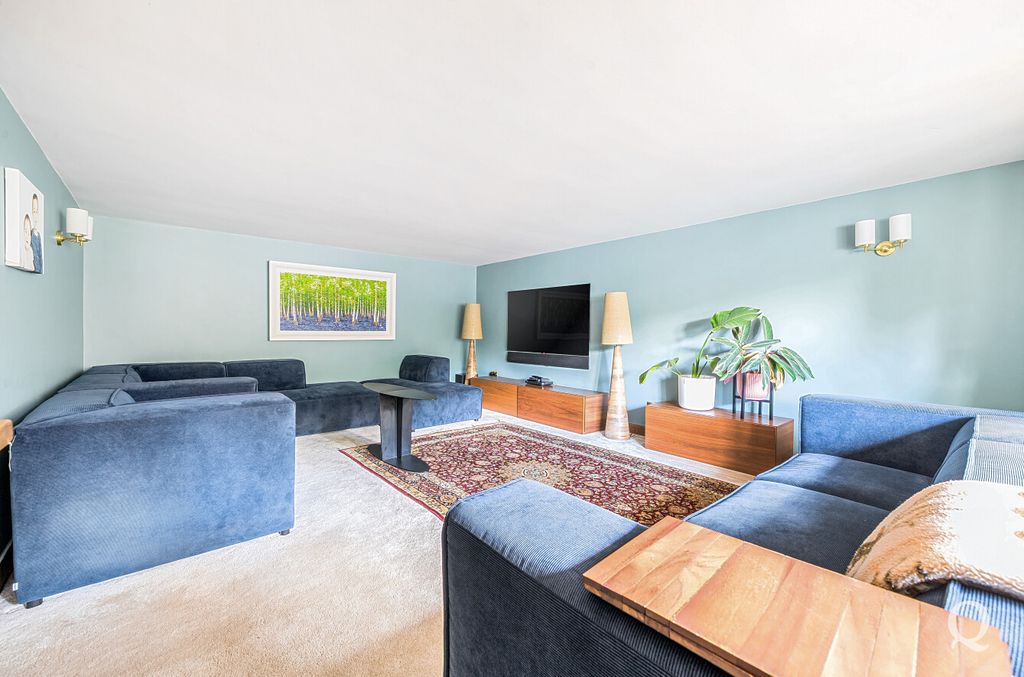 Property photo 2 of 50 3A26Fd7F-738E-424...