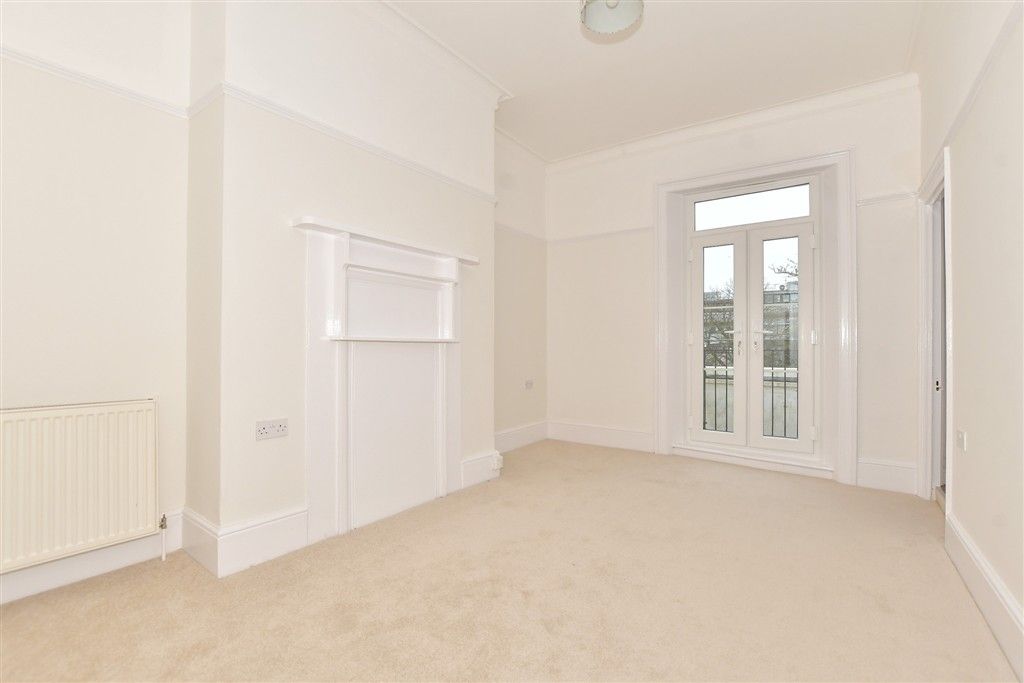 Property photo 2 of 8 Lounge