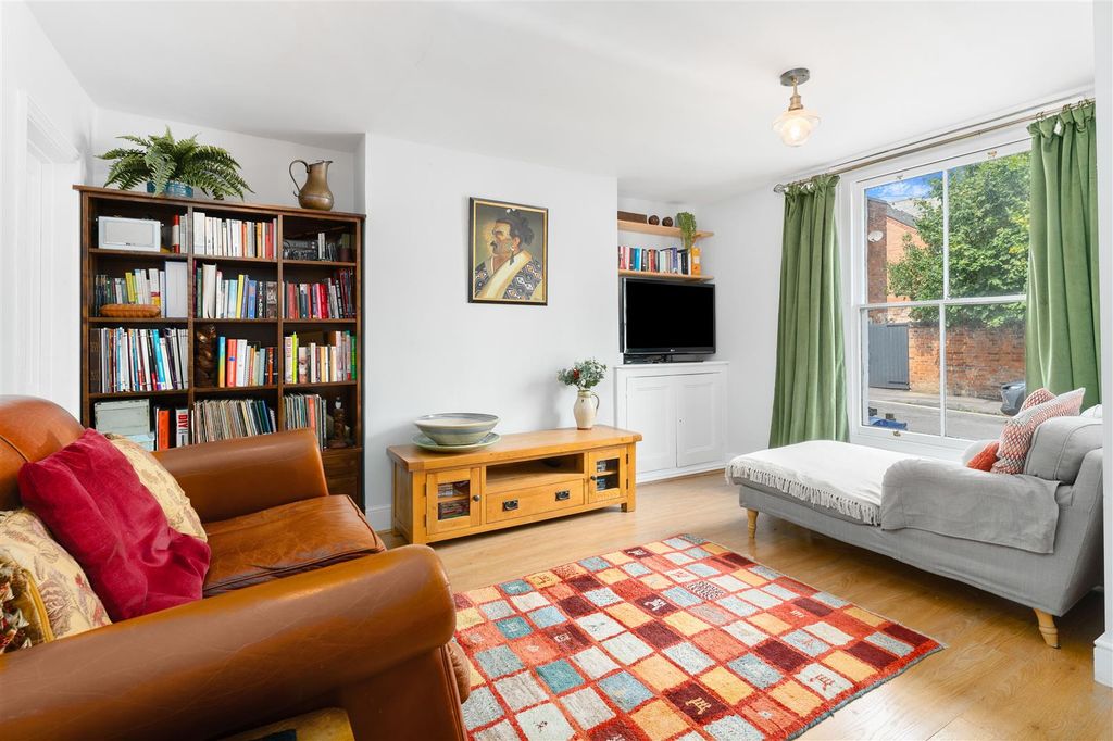 Property photo 3 of 15 12 Crouch Street, Banbury-5.Jpg