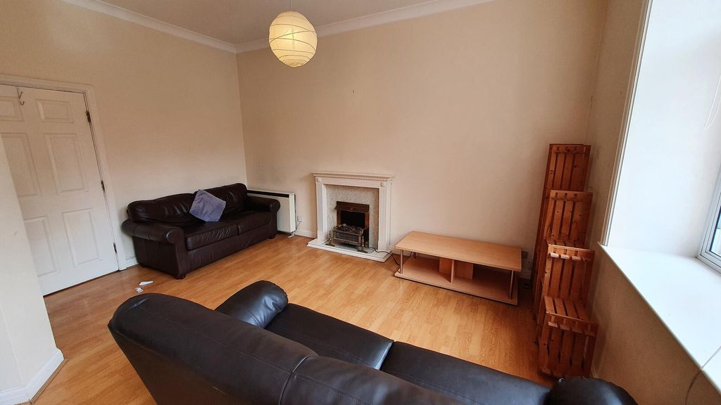 Property photo 2 of 36 Living Room