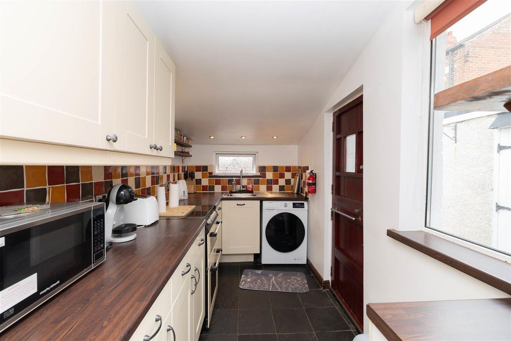 Property photo 3 of 14 Kitchen