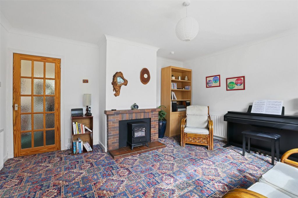 Property photo 3 of 19 Living Room