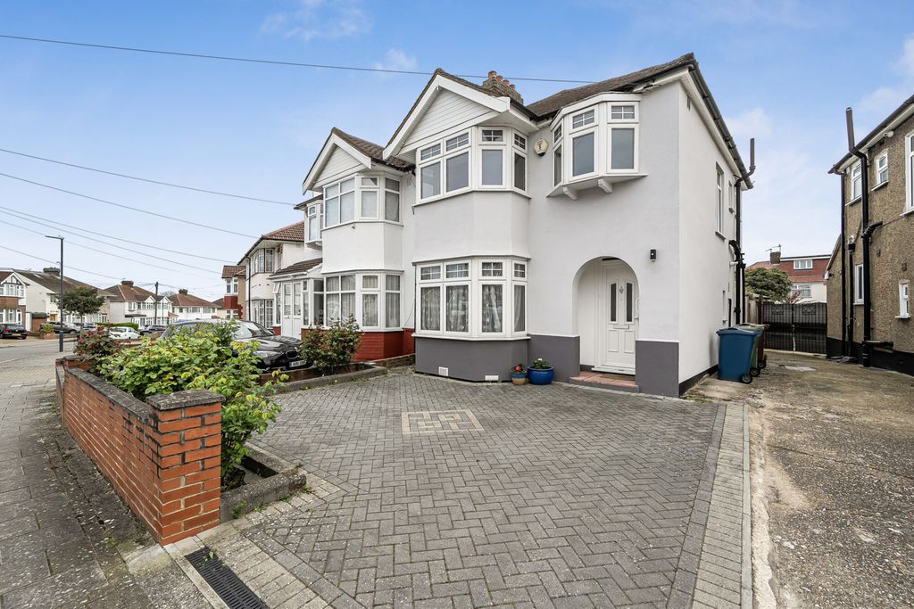 Property photo 1 of 15 1446145-17-69De7E...