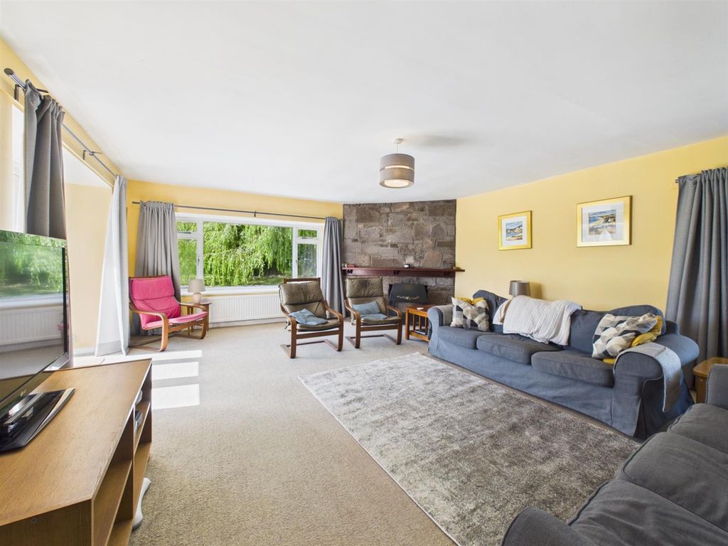 Property photo 3 of 25 Cam03924G0-Pr0147-Still023.Jpg