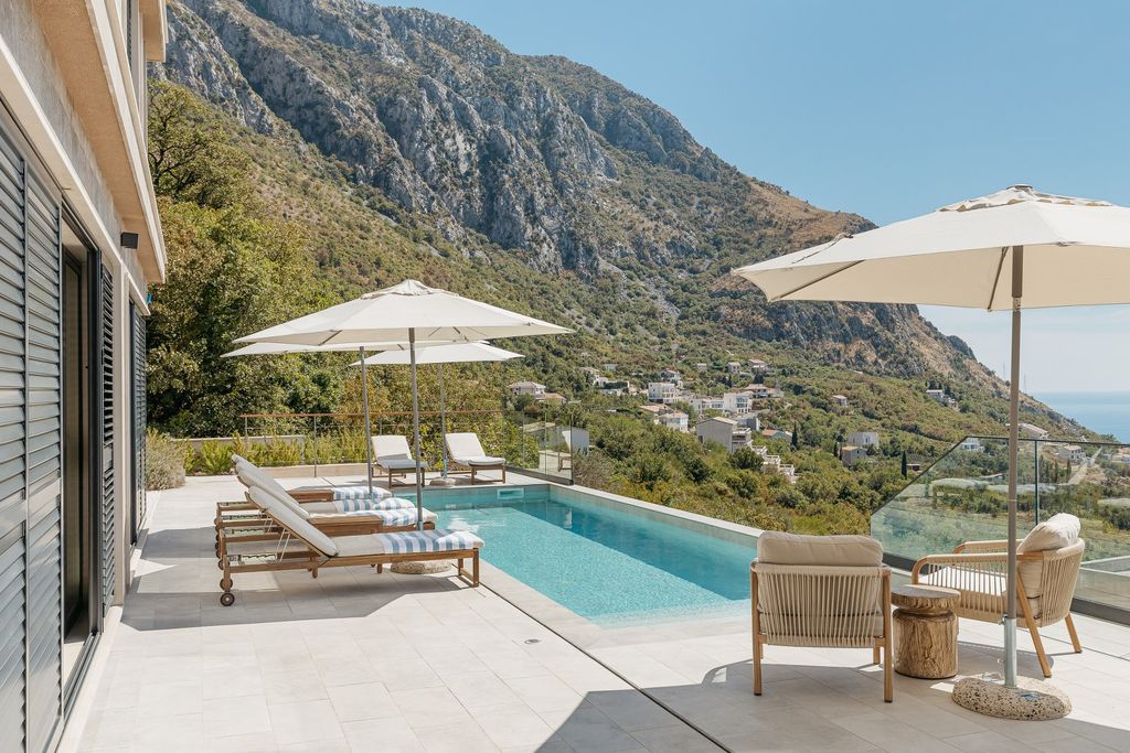 Property photo 1 of 33