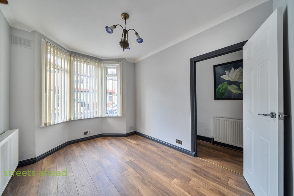 Property photo 2 of 15 08Ad38F2-F53F-4Df...