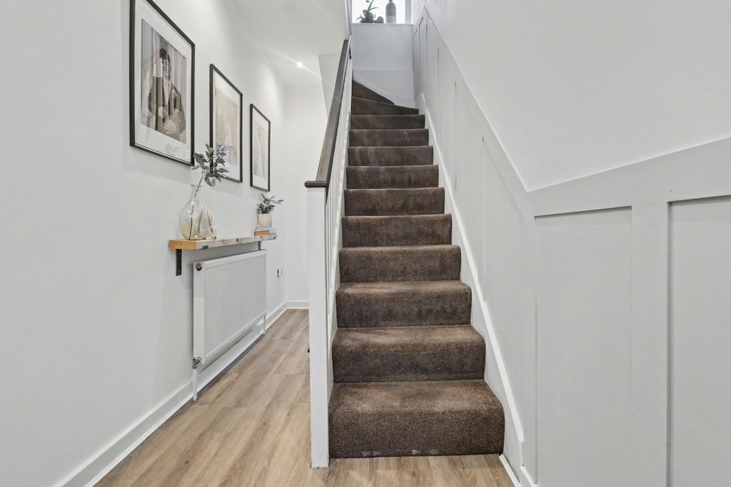 Property photo 2 of 17 Img_2692-Img_2694