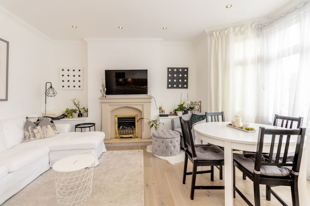 Property photo 1 of 13 Tff, 16 Savernake...