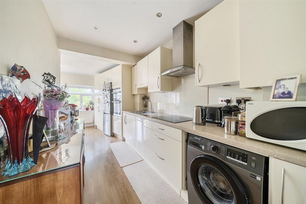 Property photo 2 of 12 Kitchen 1.Jpg