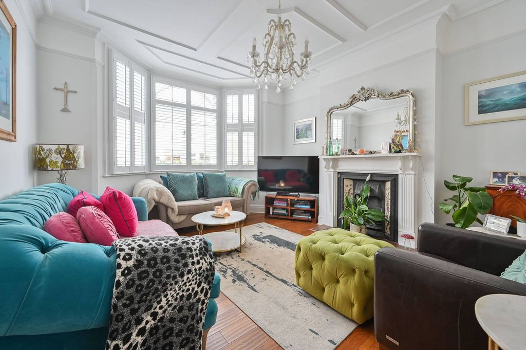 Property photo 1 of 28