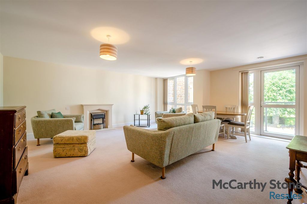 Property photo 2 of 46 8696184-Interior07.Jpg