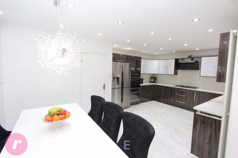 Property photo 3 of 18 Dining Kitchen