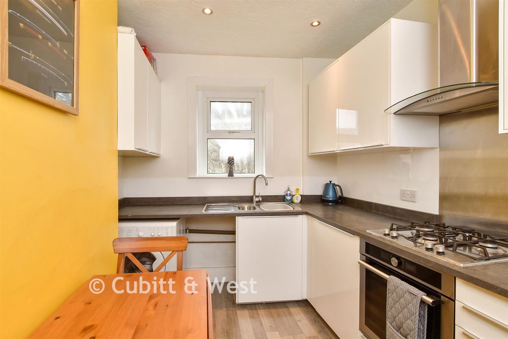 Property photo 3 of 8 Kitchen
