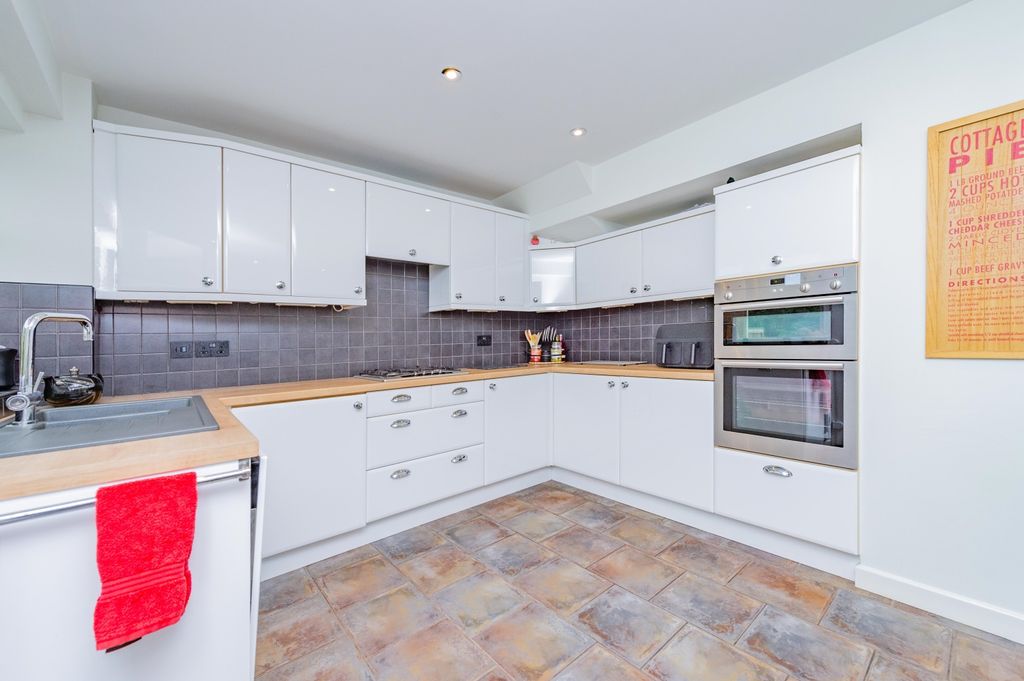 Property photo 2 of 32 3