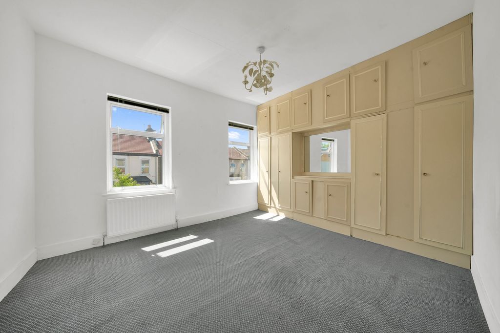 Property photo 3 of 26
