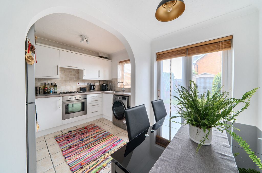Property photo 2 of 16 1339659-17-689Cb7...