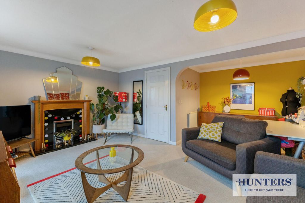 Property photo 3 of 24 102843_28-Millbank-Yeadon-Leeds (7) - Copy_Low.Jpg