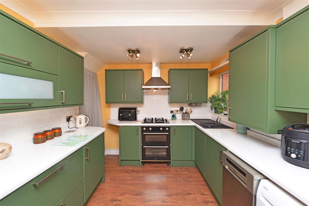 Property photo 3 of 18 Fitted Dining Kitchen: