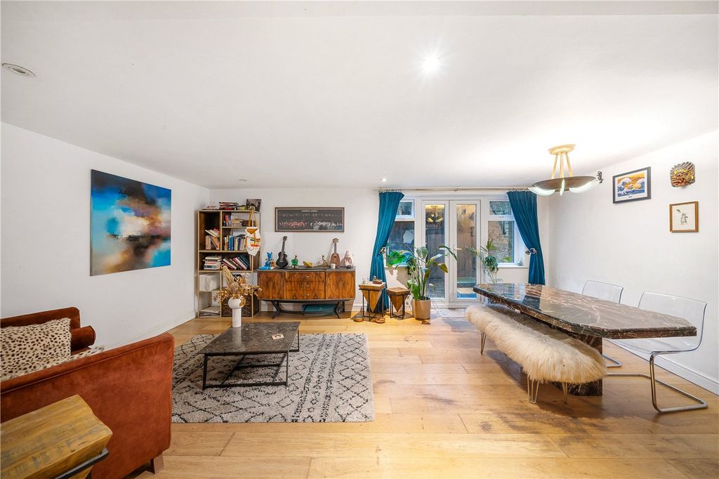 Property photo 2 of 11 Reception