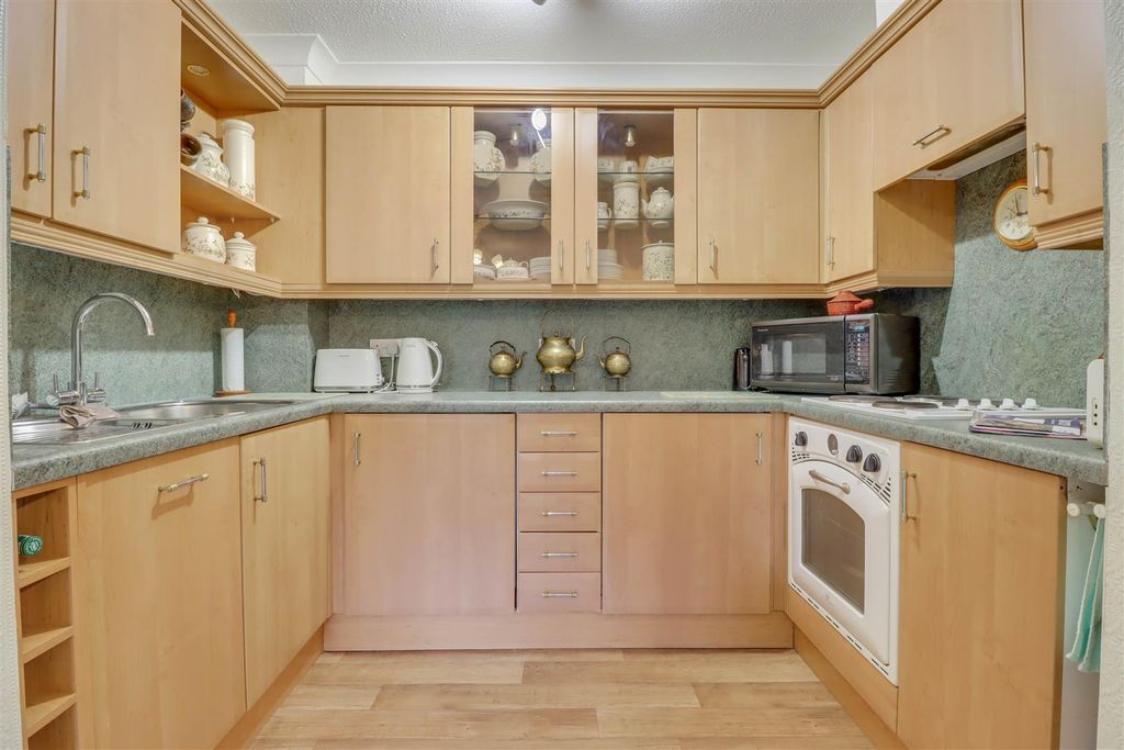 Property photo 2 of 13 36 Sycamore Court.Jpg