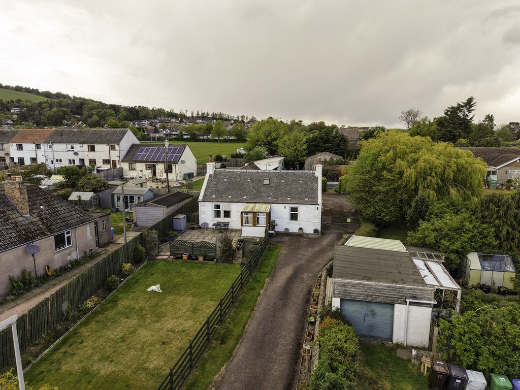 Property photo 2 of 36