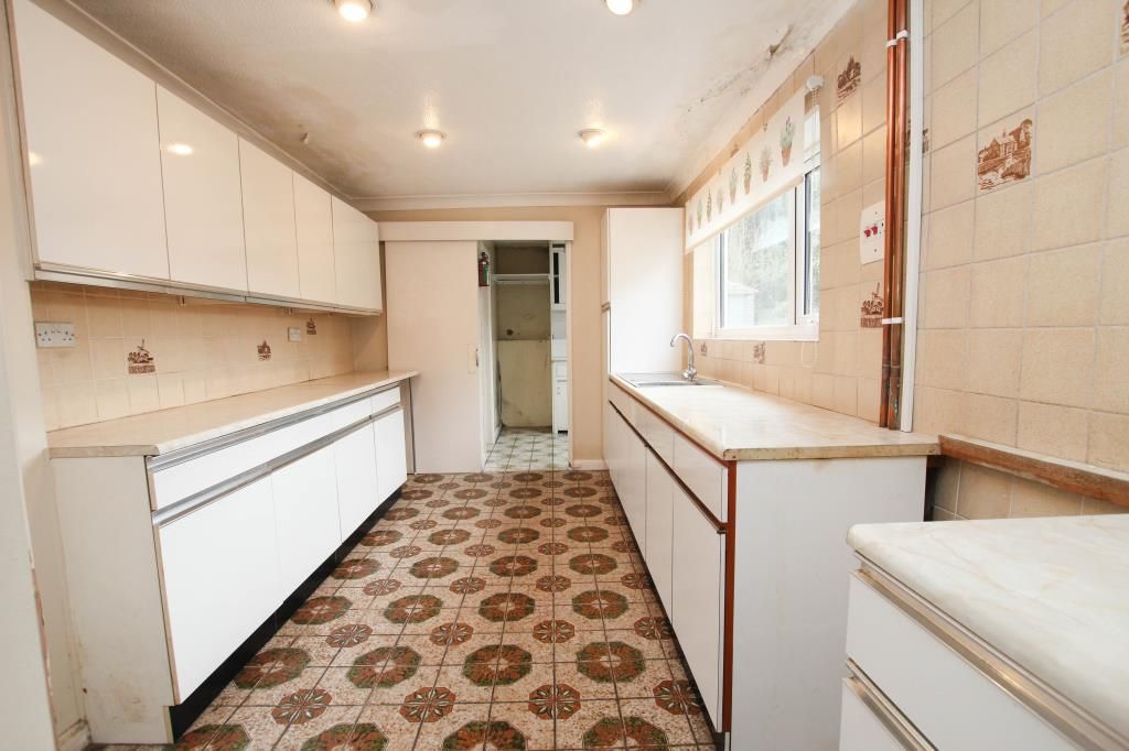 Property photo 2 of 10 Kitchen.Jpg
