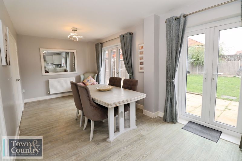 Property photo 2 of 27 Lambourne