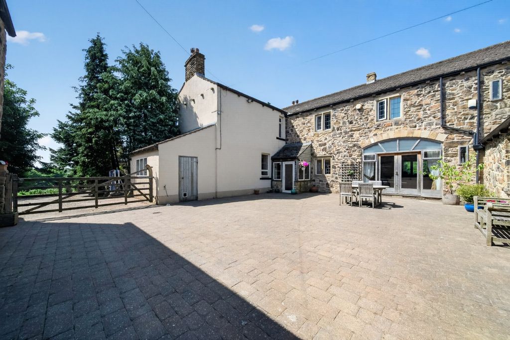 7 bed barn conversion for salePriesthorpe Lane, Farsley, Pudsey, West Yorkshire LS28 photo 4