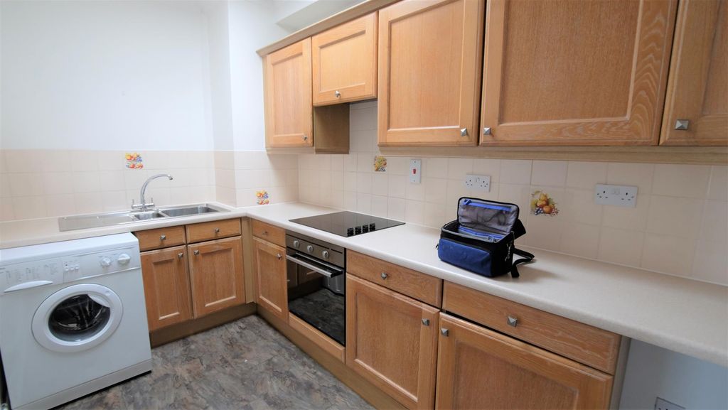 Property photo 3 of 5 Kit.Jpg