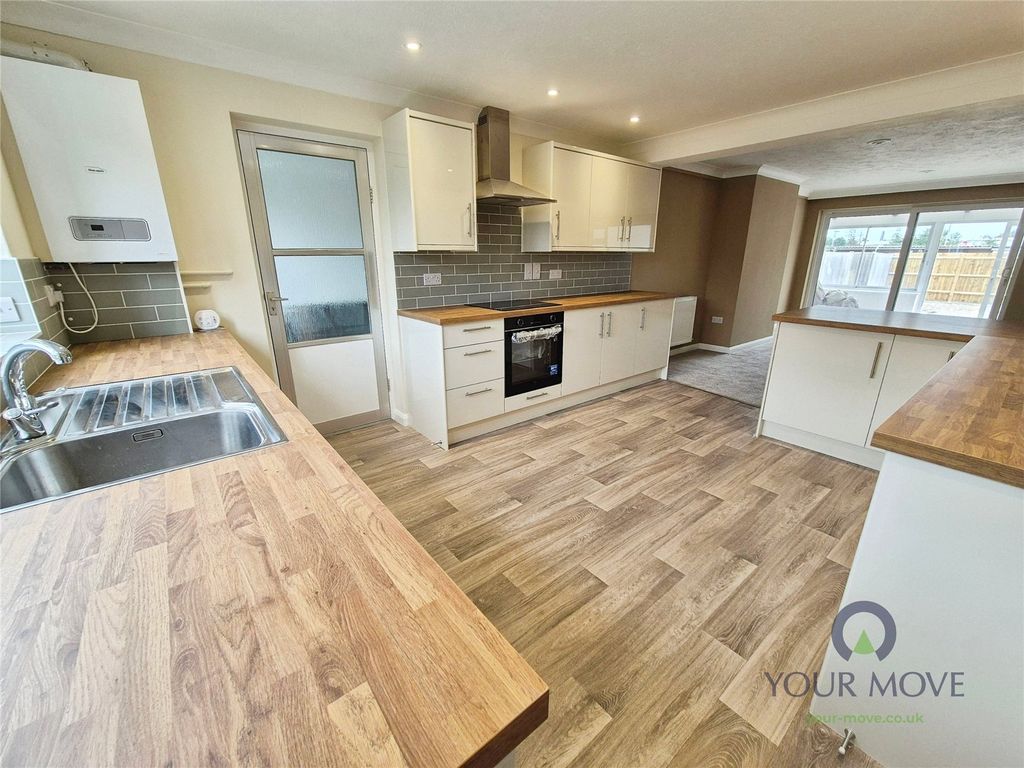 Property photo 3 of 20 Kitchen