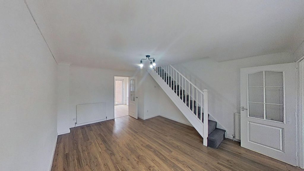 Property photo 2 of 15 Picture No. 17