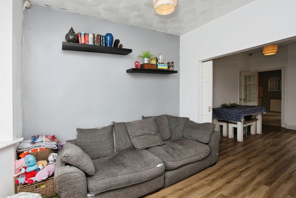 Property photo 3 of 17