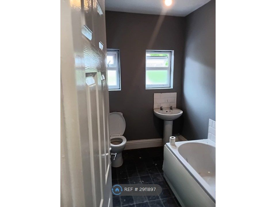 Property photo 3 of 4 Bathroom