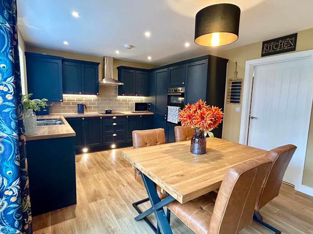 Property photo 3 of 16 Kitchen/Diner