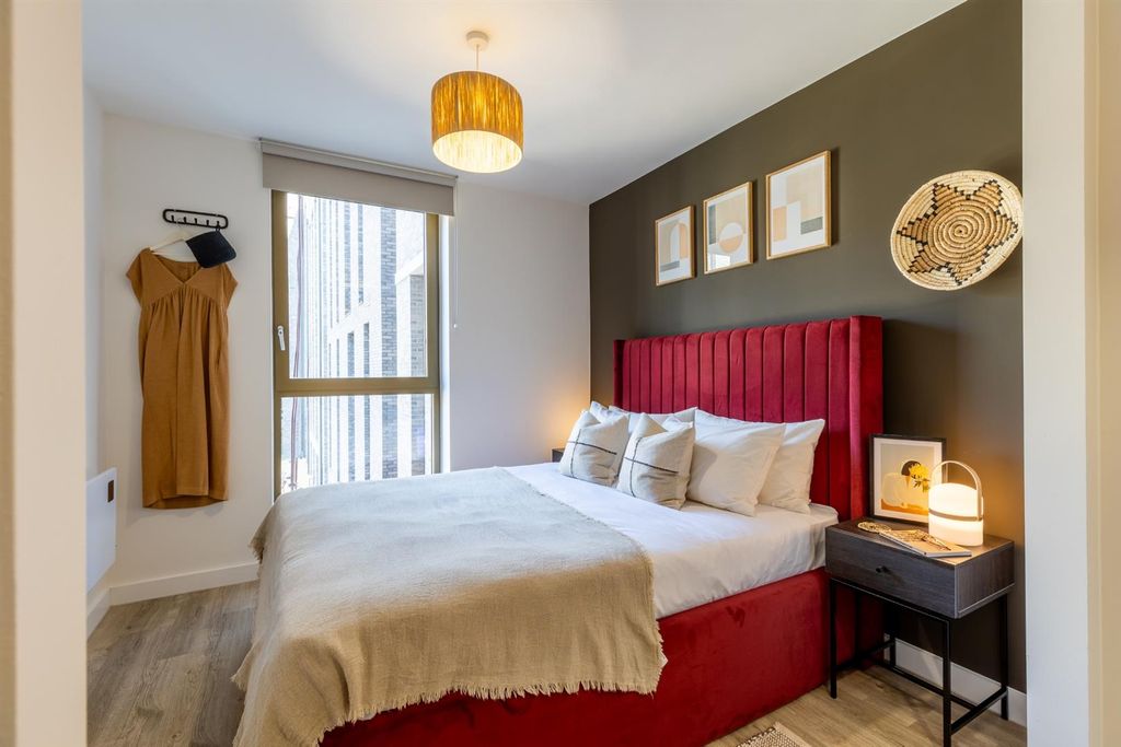 Property photo 3 of 17 1 Bed-15.Jpg