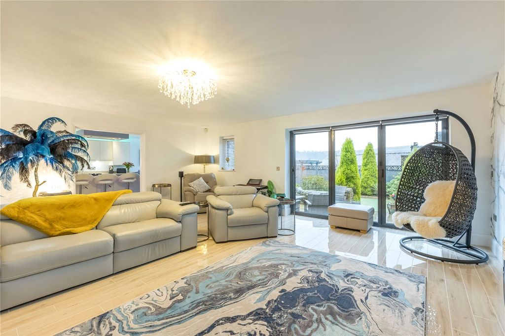 Property photo 2 of 40 Lounge