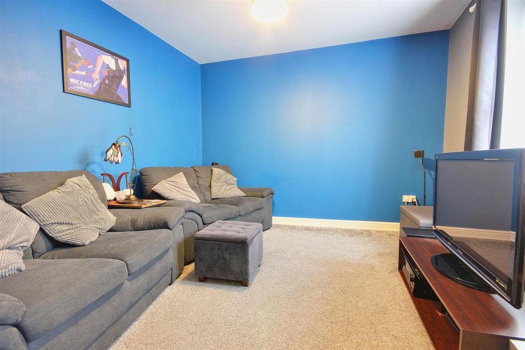 Property photo 3 of 16 Sitting Room