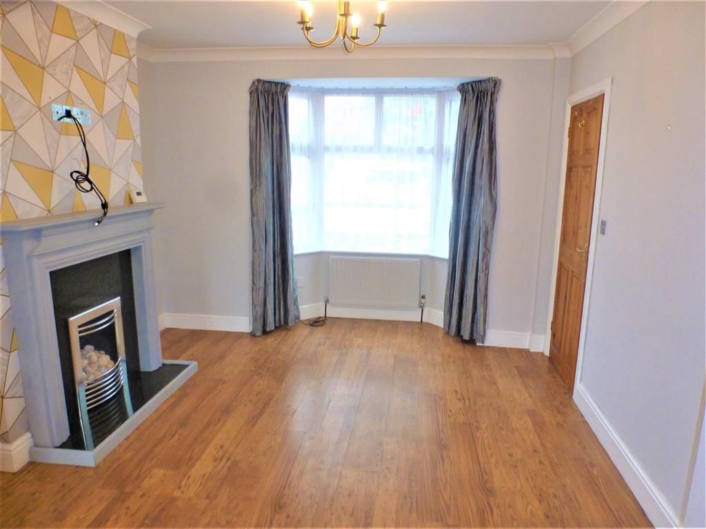 Property photo 2 of 11 Living Room