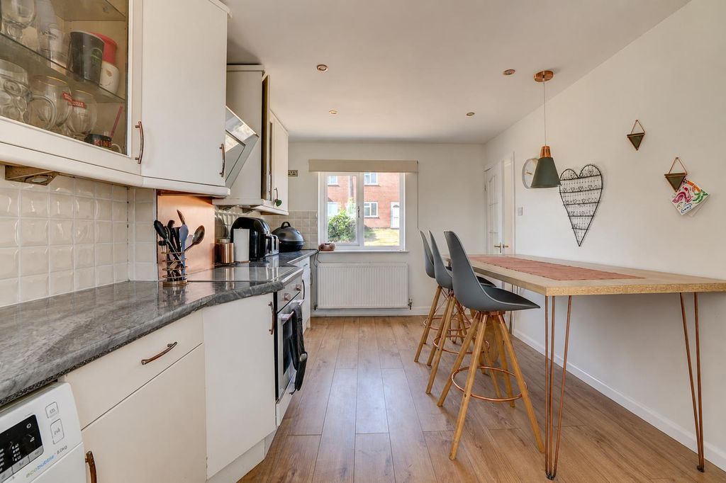 Property photo 3 of 17 8F630Cde-18d9-4E52-B30c-Df02E466Aeb3.Png
