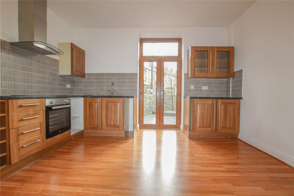 Property photo 2 of 20 Kitchen