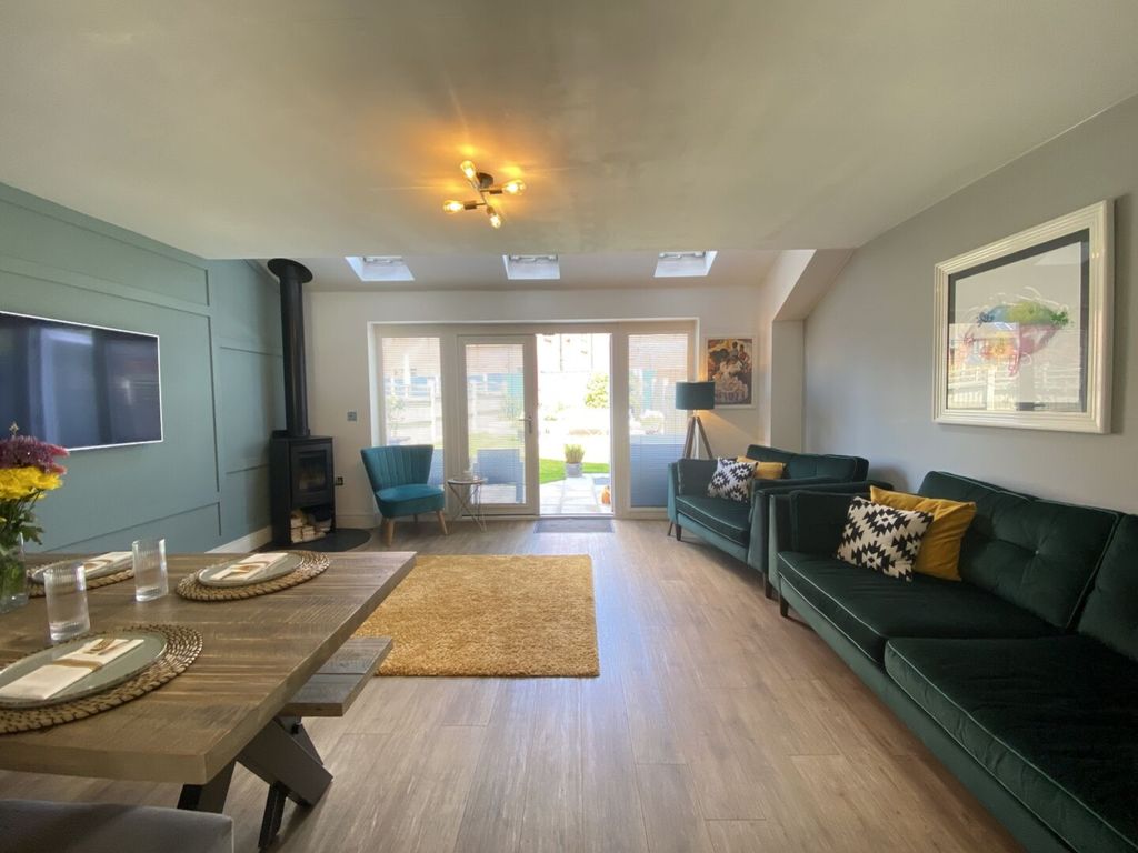 Property photo 2 of 17 9