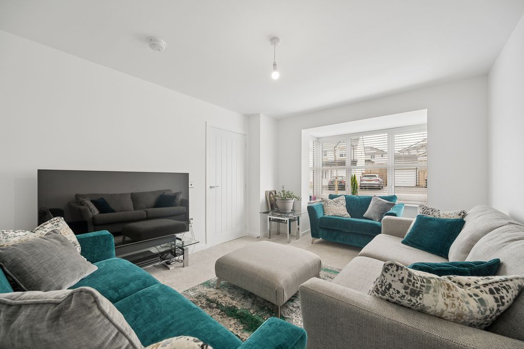 Property photo 3 of 22 Lounge