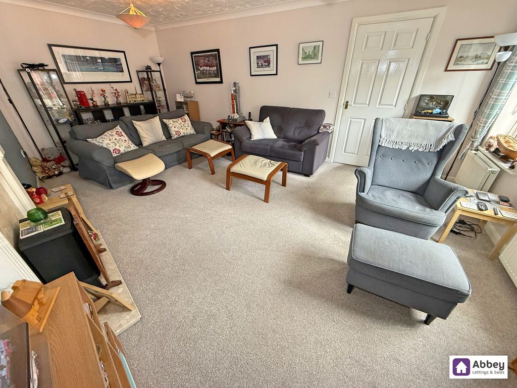 Property photo 2 of 17 Lounge