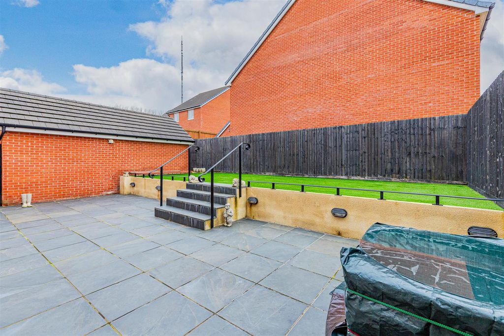 Property photo 2 of 15 Picca Close 28-14.Jpg