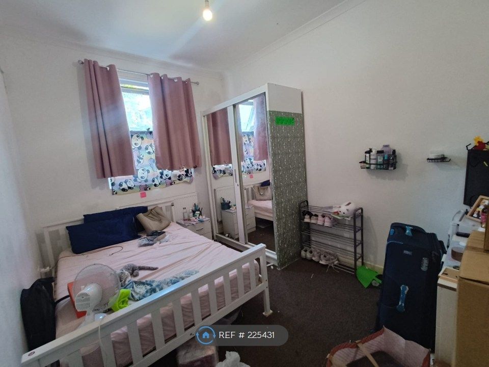 Property photo 2 of 4 Room 2 Double Bedroom 950 Pcm