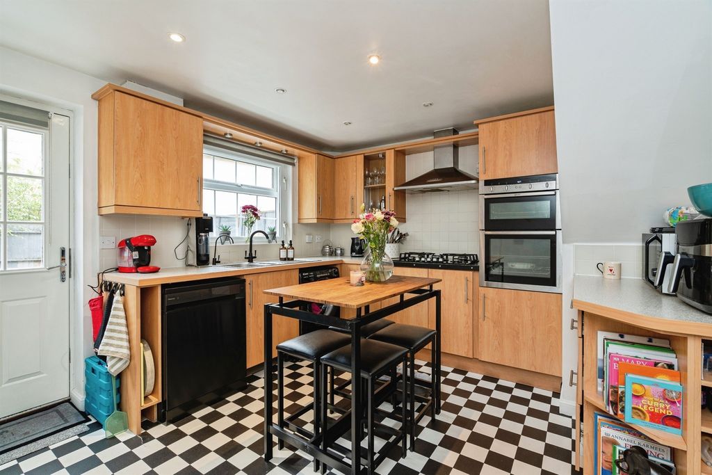Property photo 2 of 19
